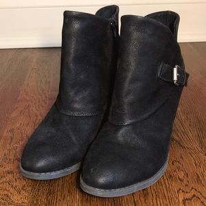 Black Blowfish booties size 8.5!